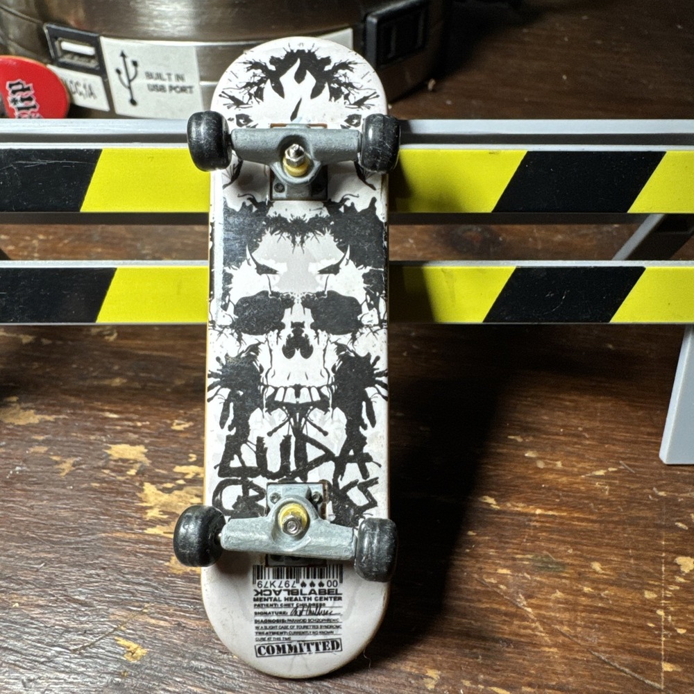 Vintage Tech Deck Black Label Luda Crooks Skull Fingerboard Skateboard OG Wheels